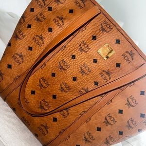 MCM TOTE IN EXCELLENT CONDITION